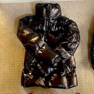 Women’s S13 black puffer jacket. Size small. In very good used condition.